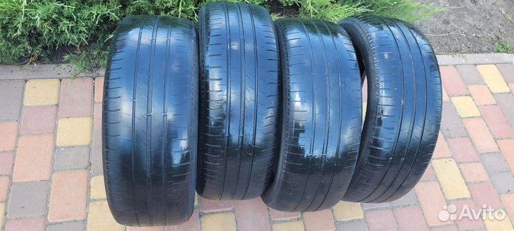 Kumho I'Zen KW22 215/60 R16 88T