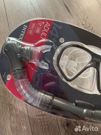 Маска с трубкой для плавания