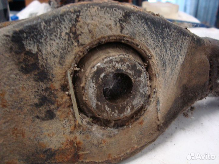 Рычаг передний левый нижний W251 M272