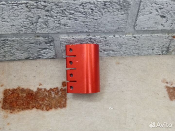 Зажим для трюкового самоката