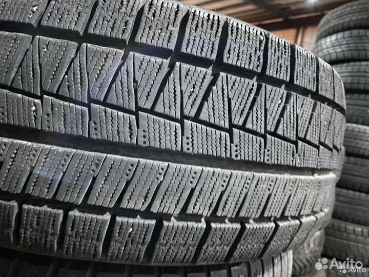 Bridgestone Blizzak Revo GZ 215/45 R17