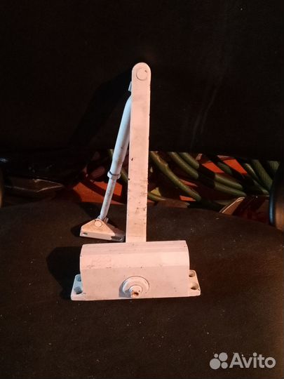 Доводчик для двери