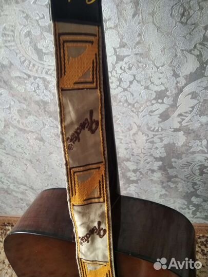 Yamaha F310 + ремень + каподастр