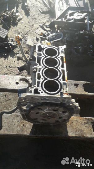 Блок коленвал с поршнями HR16 Juke Sentra Tiida