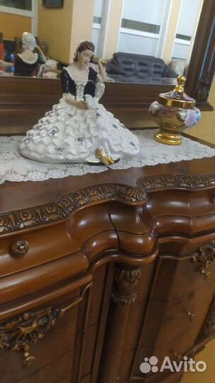 Фарфоровая статуэтка