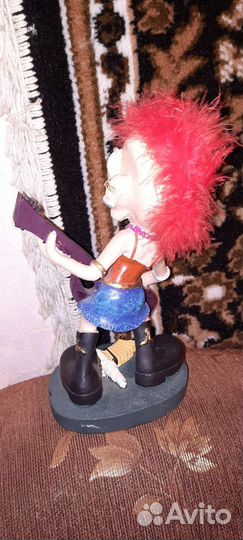 Фигурка панк-рокер