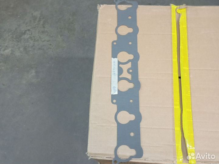 Прокладка впускного коллектора W124 A1031411180