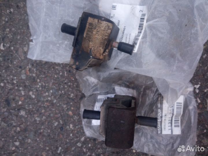Опора АКПП ниссан караван E24 QD32 TD27