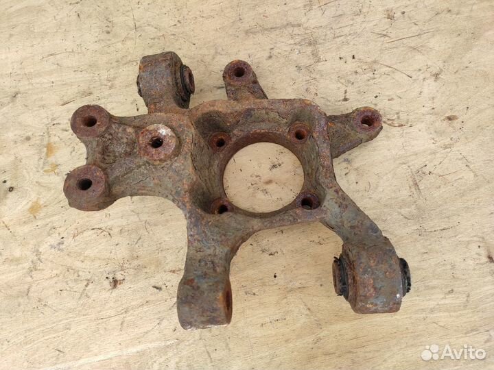 Кулак задний правый на Opel Antara Captiva