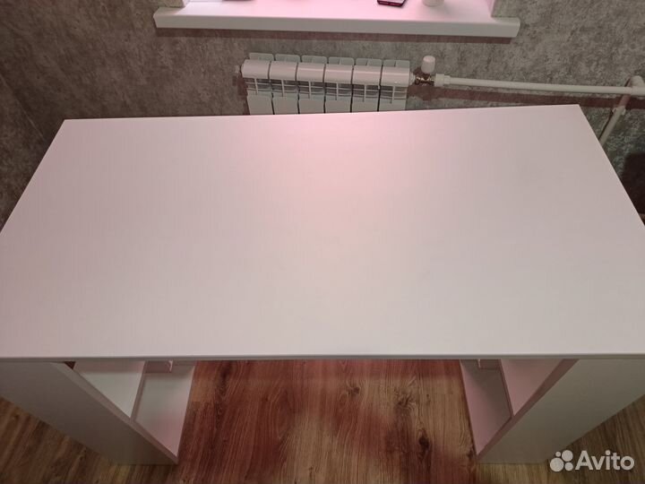Компьютерный стол белый