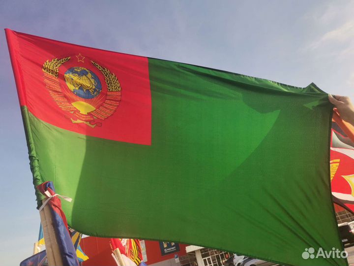 Флаги СССР и России