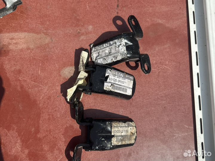 Петля двери Nissan Almera N16 перед правая