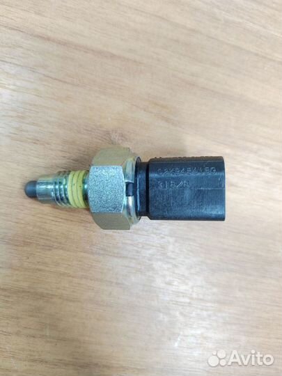 Выключатель фары заднего хода VAG 02K 945 415 G