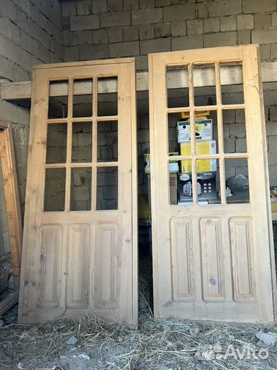 Деверянные двери и окно