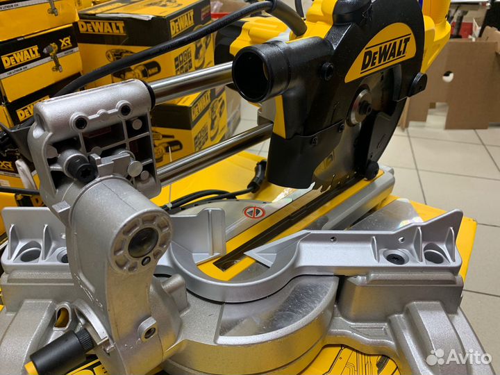 Торцовочная пила с протяжкой dewalt DWS774