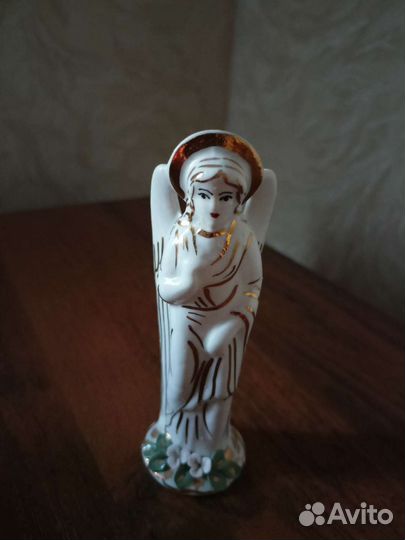 Статуэтка фарфор