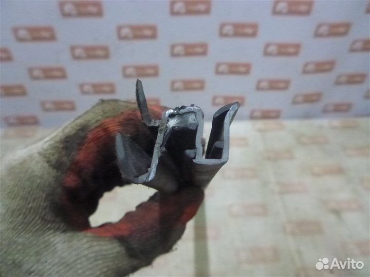 Уплотнитель стекла двери бархотка передний правый
