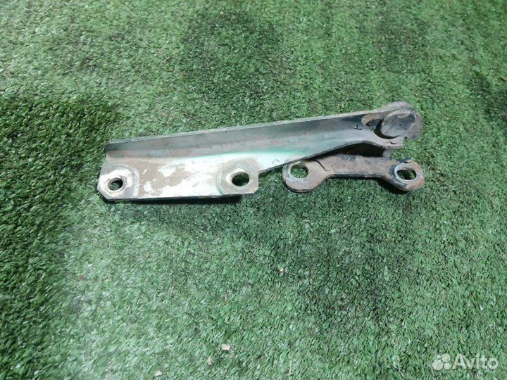 Петля капота правая Mitsubishi Carisma