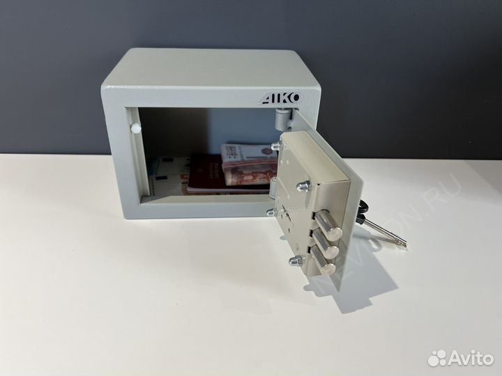 Сейф мебельный с ключевым замком