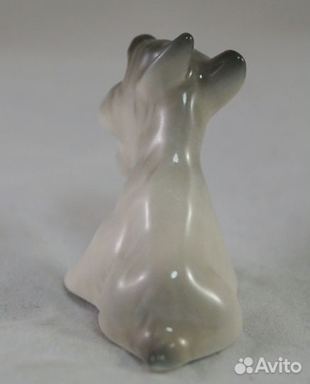 Фарфоровая статуэтка щенок Терьера