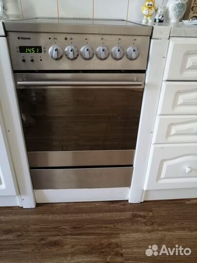 Электроплита с духовкой