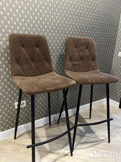 Барный стол и стулья