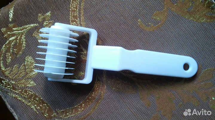 Нож для волнистой резки теста