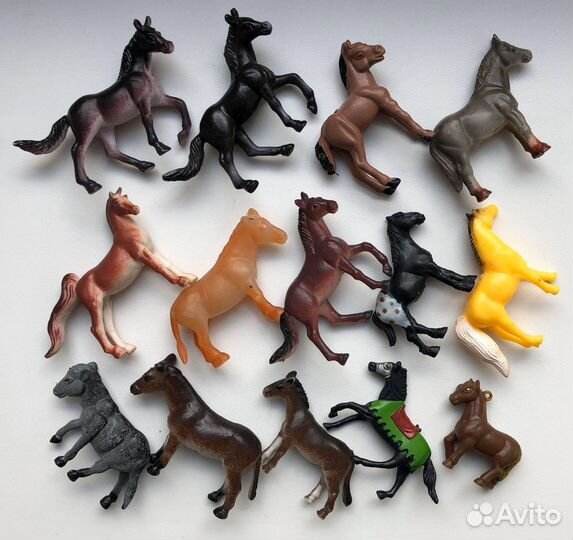 Лошади игрушки киндер маленькие