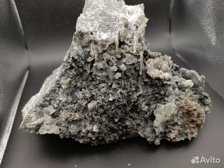 Натролит, Эгирин свободного роста, Астрофиллит