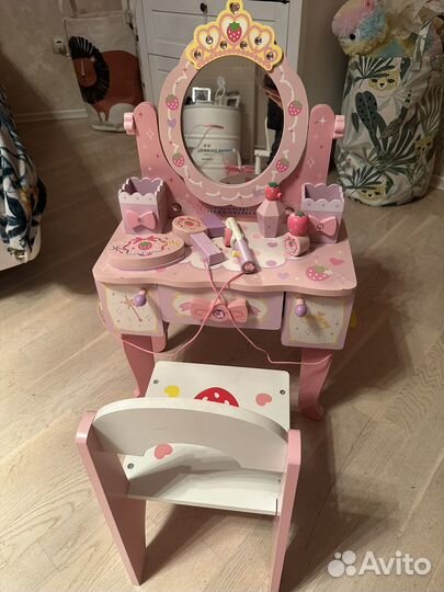 Туалетный столик для девочки