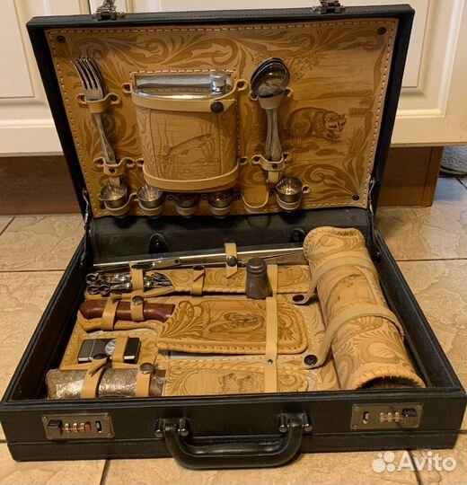 Подарочный набор для пикника в кейсе