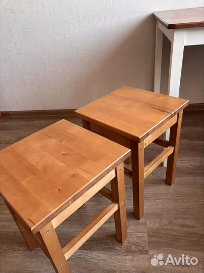 Кухонный стол и стулья