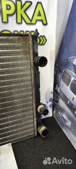 Радиатор охлаждения Volkswagen Polo