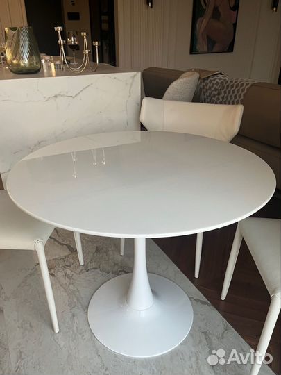 Стеклянный стол 90 см