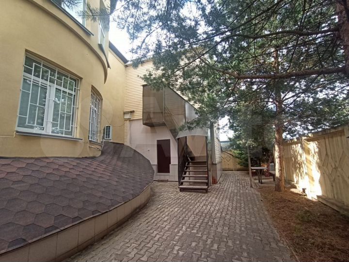 Мед.центр или Салон красоты 850 м2 на (1-й линии)