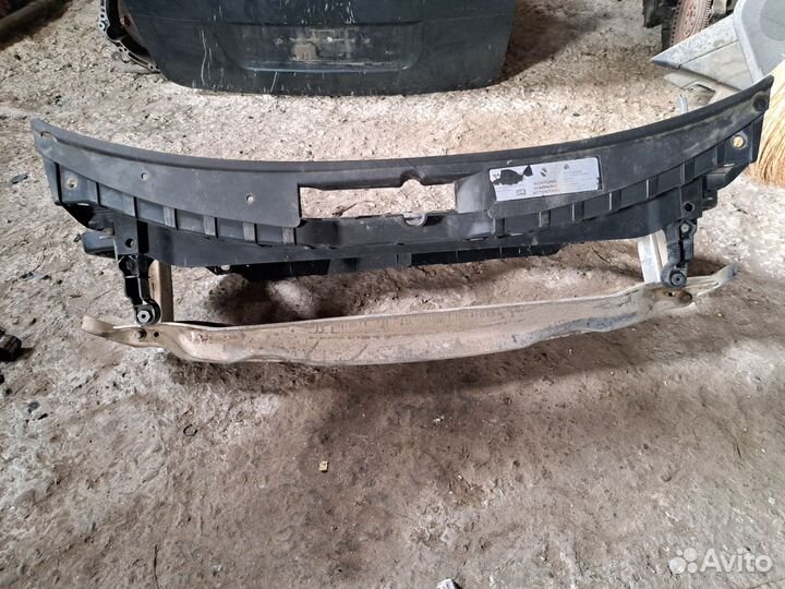 Рамка радиатора в сборе Audi A6 C6