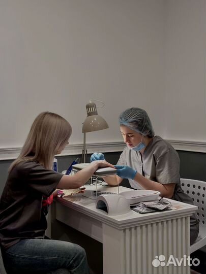 Маникюр гельлак