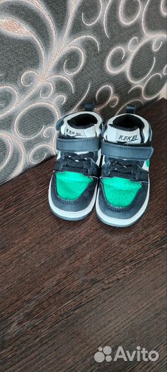 Кроссовки детские 24
