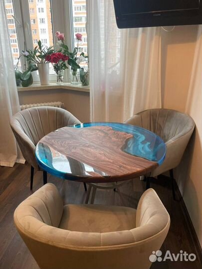 Кухонный стол и стулья