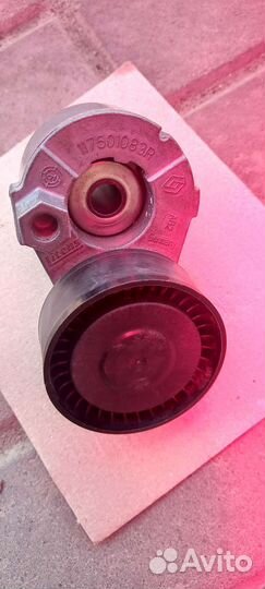 Помпа плюс ролик на двигатель К9К