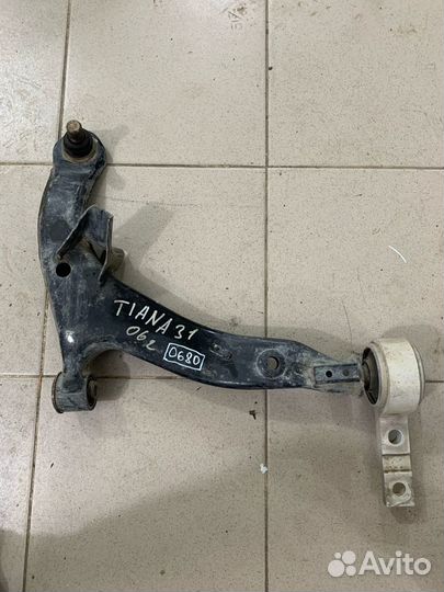 Передний правый рычаг Nissan Teana 31 0680