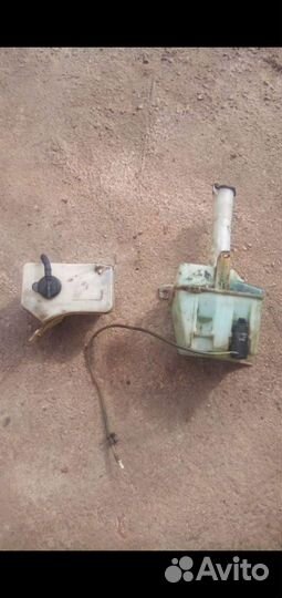 Бочек омывателя охлаждения на хундай элантра 1996г