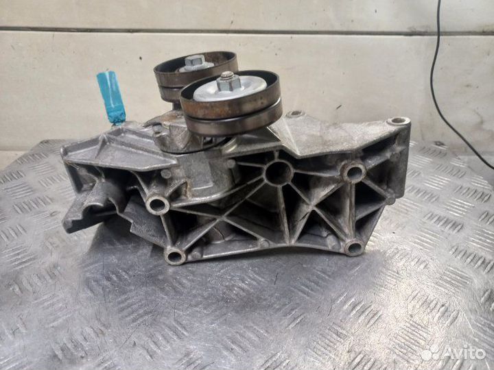 Кронштейн генератора Volkswagen Golf 4 1.4 16V AHW