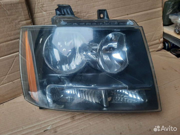 Фара правая Chevrolet Tahoe 3 2006-14
