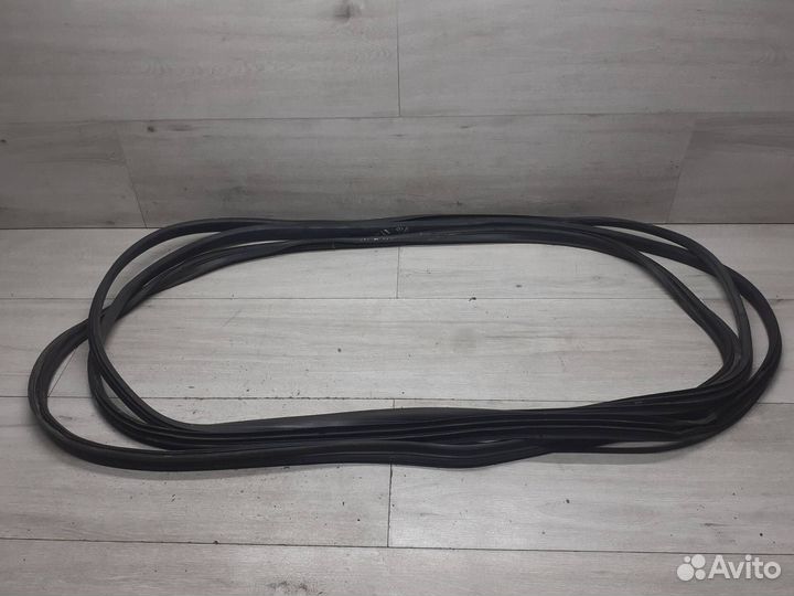 Уплотнитель двери Renault Fluence седан