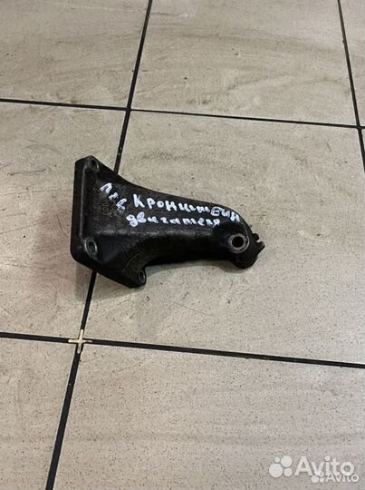 Кронштейн двигателя левый Mercedes-Benz W210