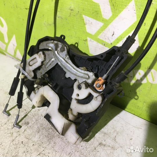 Замок двери задней правой Митсубиси Лансер 10