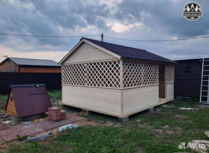 Беседка деревянная на сваях