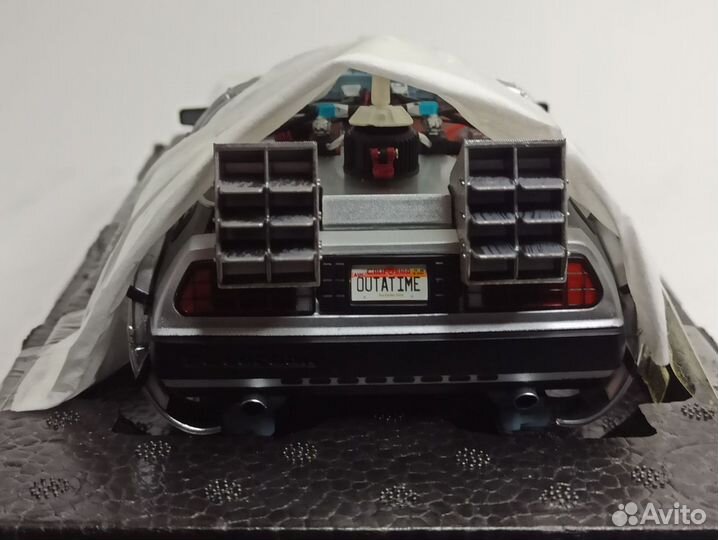 Delorean DMC-12 Back To Future 1:18