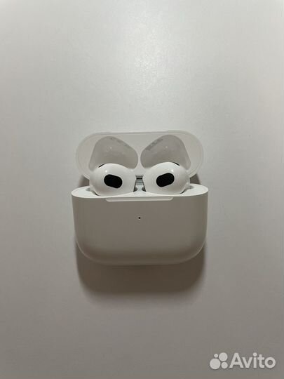 Беспроводные наушники apple airpods